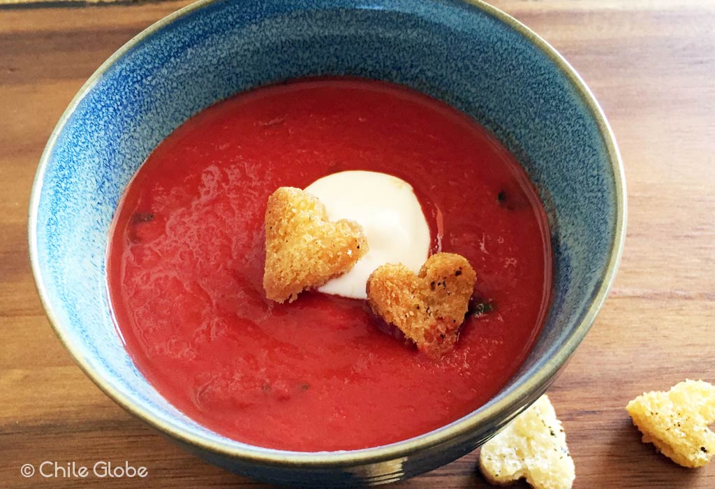 Sopa De Remolacha Con Picatostes De Corazón Picantes